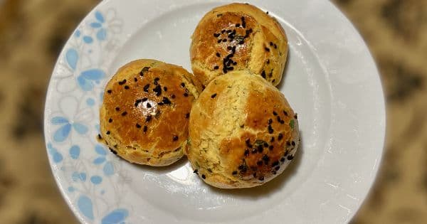 Lor Peynirli ve Otlu Poğaça