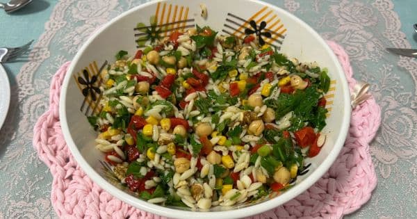 Nohutlu Arpa Şehriye Salatası