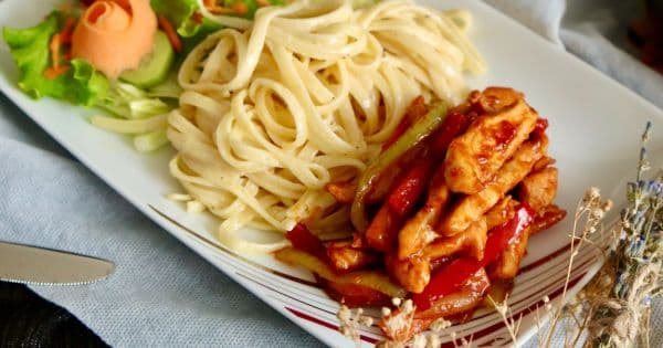 Barbekü Soslu Tavuk ve Kremalı Makarna