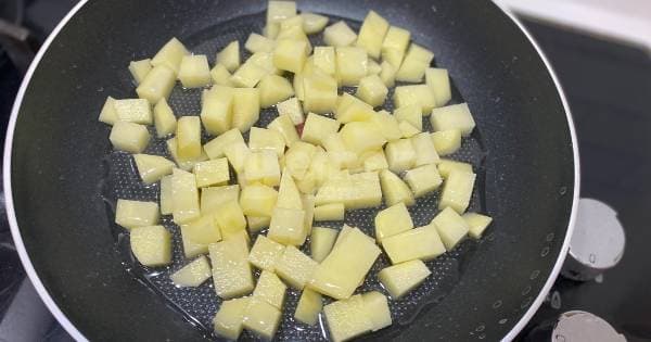 Yumurtalı Kaşarlı Patates Sote