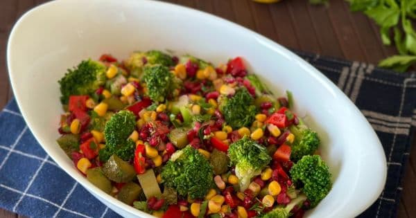 Narlı Brokoli Salatası