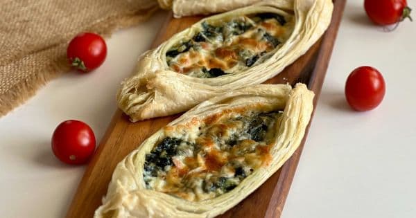 Ispanaklı Kaşarlı Milföy Pide