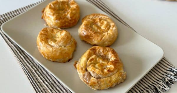 Cevizli Peynirli Börek