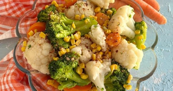 Karnabaharlı Brokoli Salatası