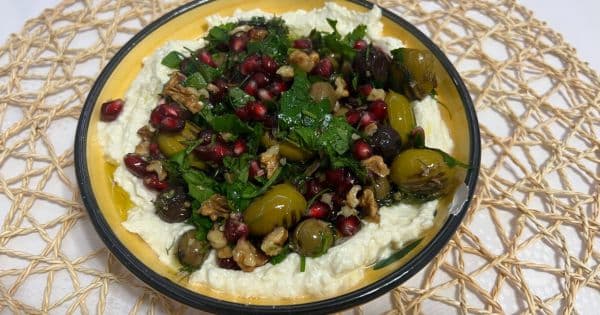 Peynir Soslu Zeytin Salatası
