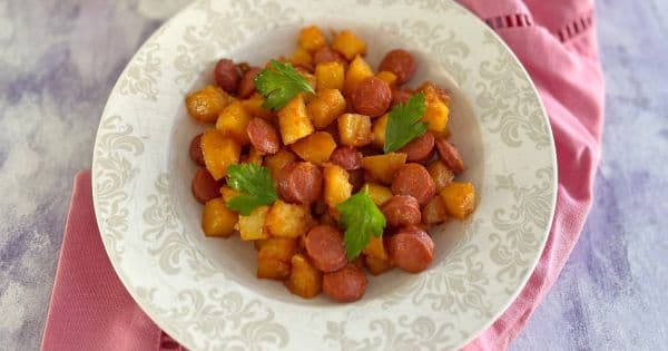 Salçalı Patatesli Sosis
