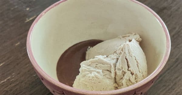 Çikolatalı Köpük Soslu Dondurma