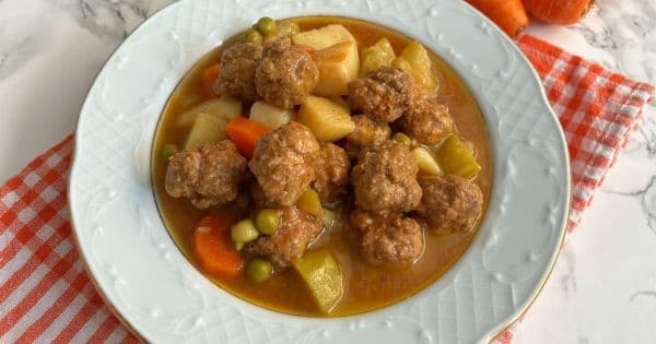 Köfteli Bezelye Yemeği