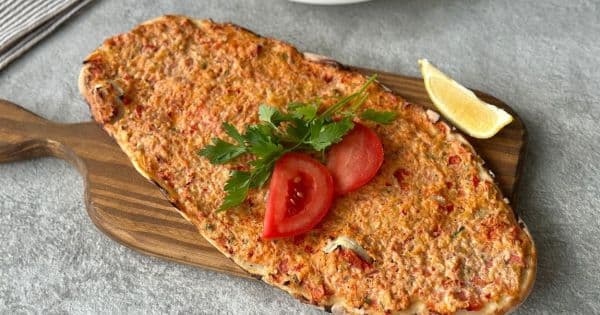 Tavuklu Lahmacun