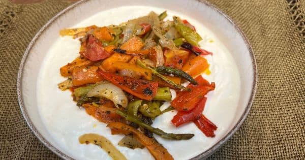 Yoğurt Soslu Kuşkonmazlı Meze