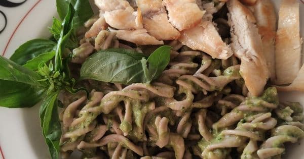 Avokadolu Pesto Soslu Makarna