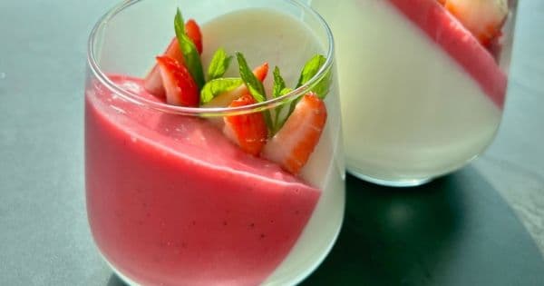 Çilekli Panna Cotta