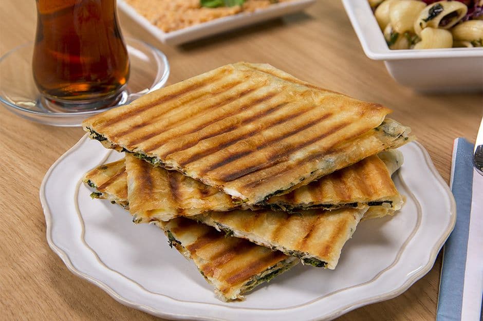 Tost Makinesinde Ispanaklı Gözleme