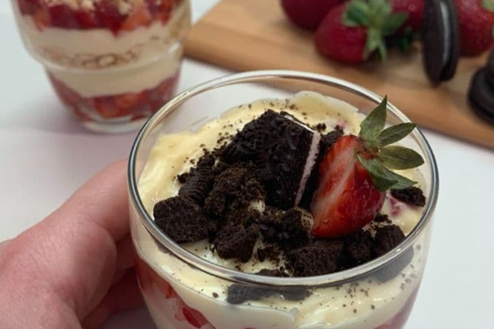 Çilekli Bisküvili Puding