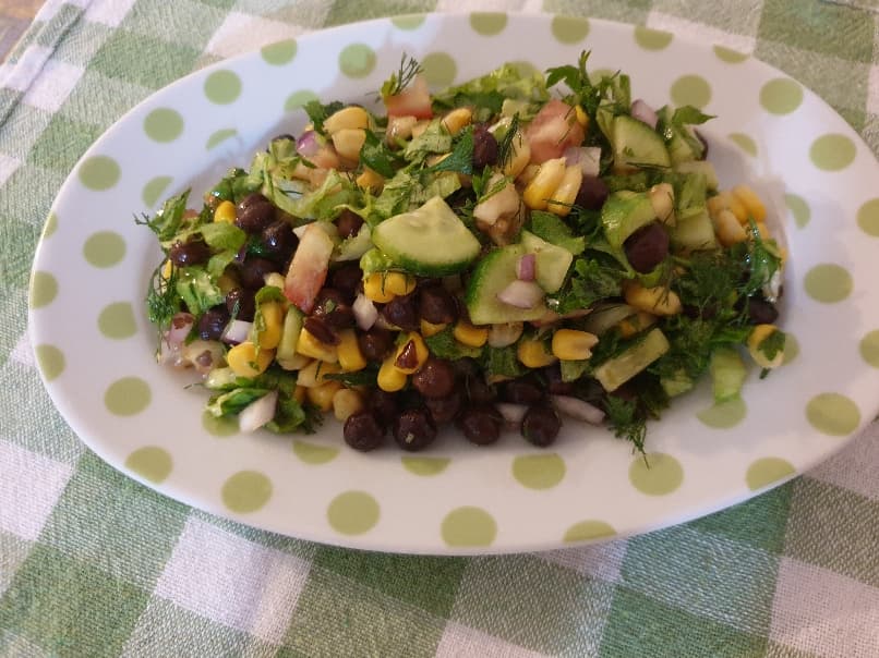 Siyah Nohutlu Salata