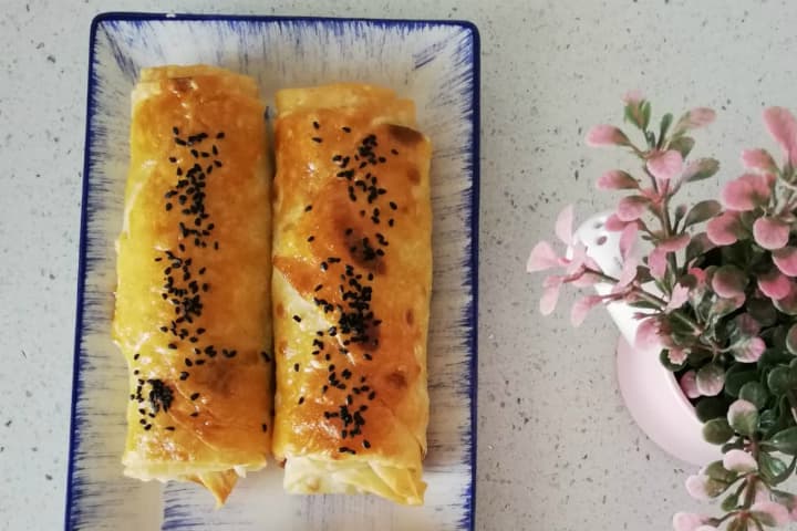 Garnitürlü Tavuklu Börek
