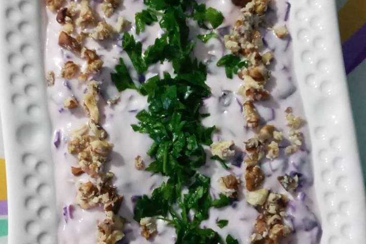 Yoğurtlu Mor Lahana Salatası