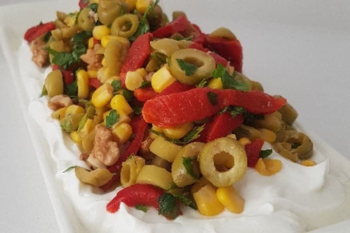 Yeşil Zeytin Salatası