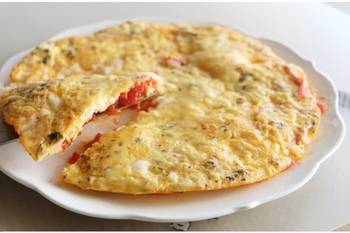 Domatesli Kaşarlı Omlet