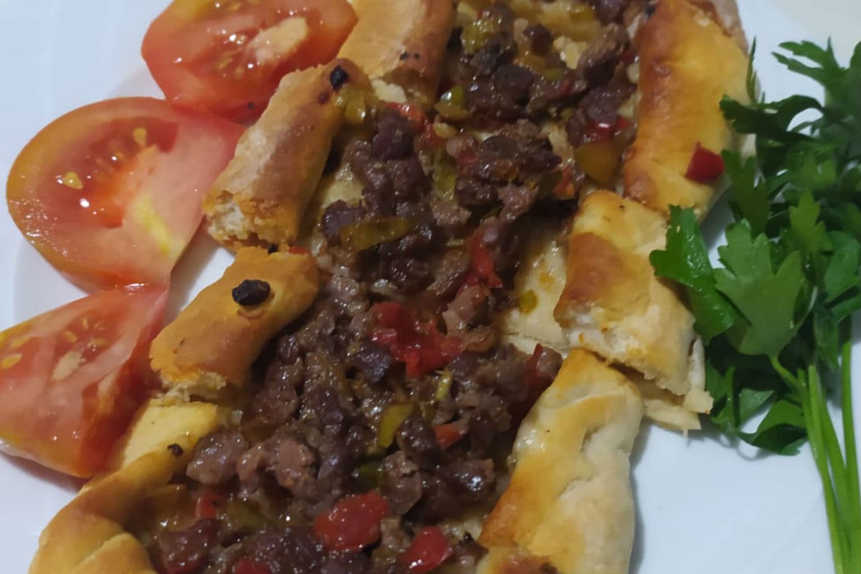Kuşbaşılı Pide