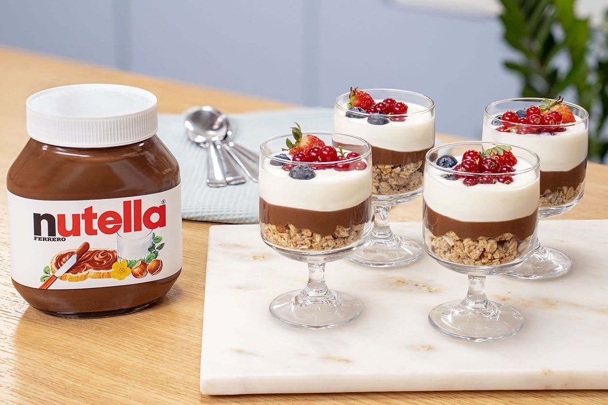 Nutella'lı Yoğurt ve Müsli Parfeleri