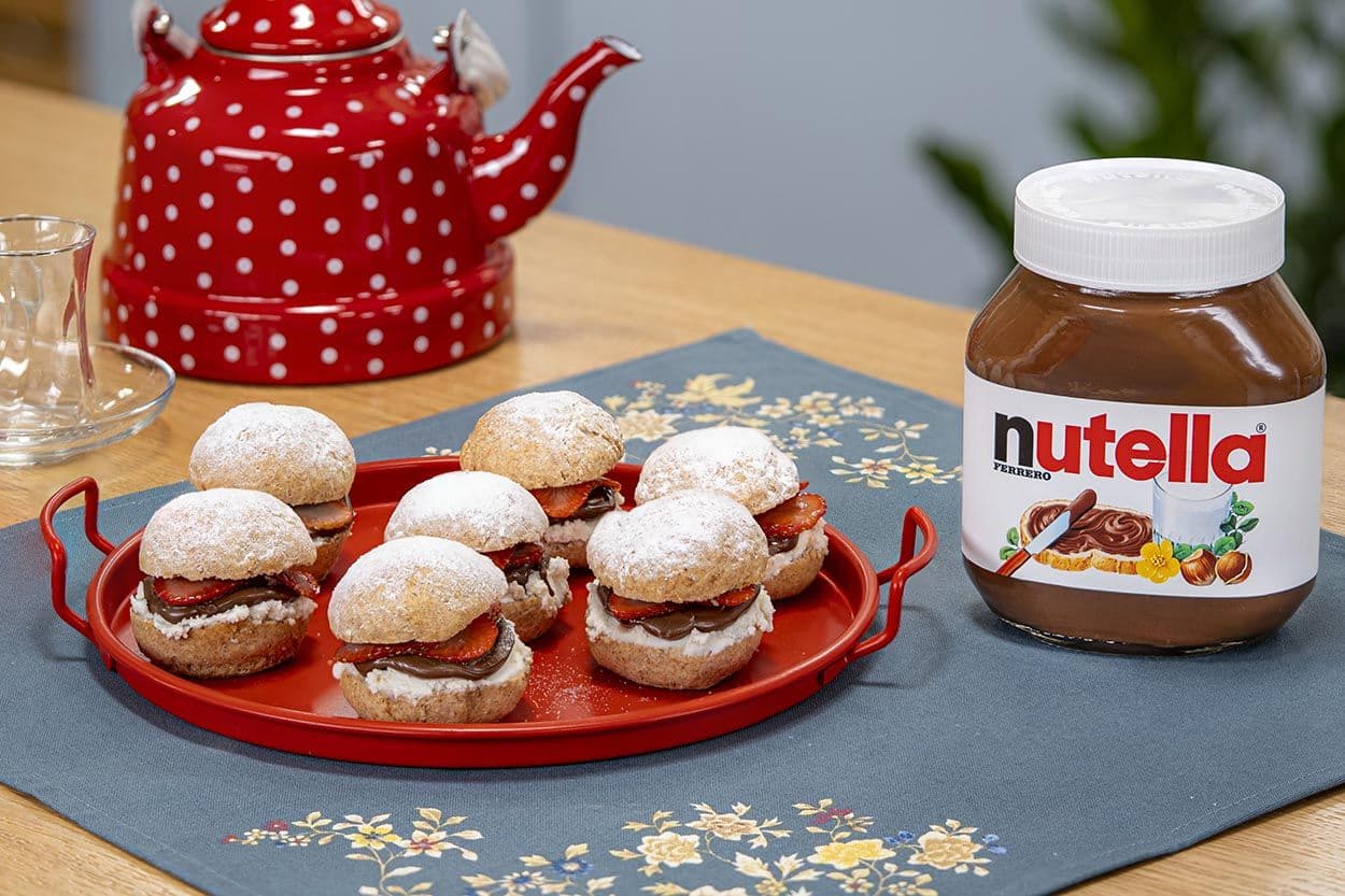 Nutella'lı ve Çilekli Panini
