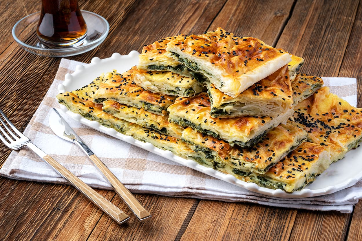Hazır Yufkadan Ispanaklı Börek