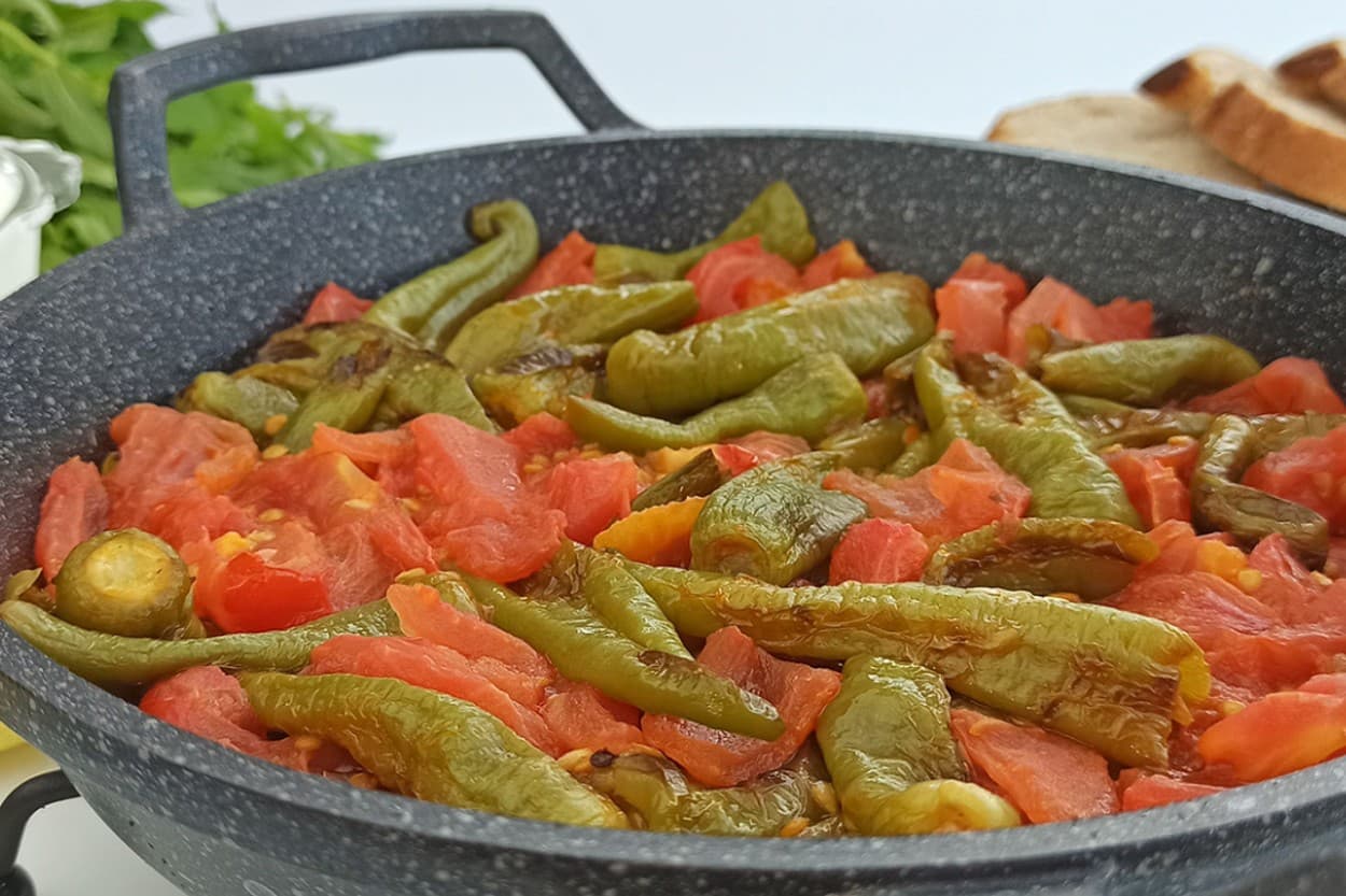 Domatesli Biber Kızartması