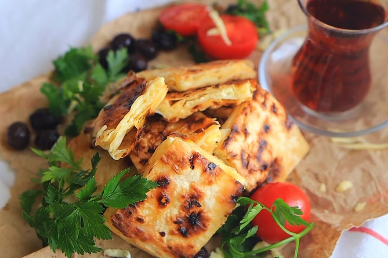 Yumurtalı Kaşarlı Börek