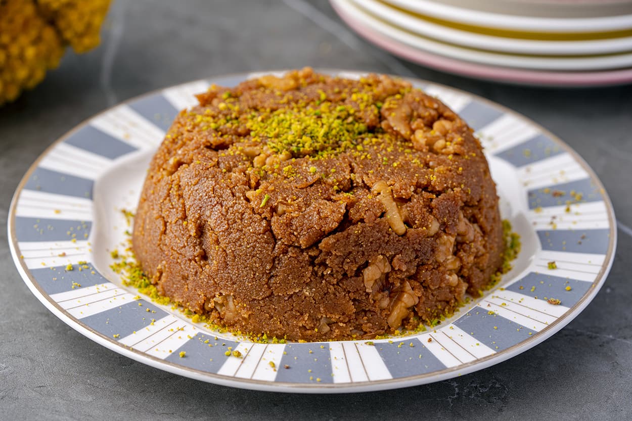 Kaymaklı Pekmezli İrmik Helvası