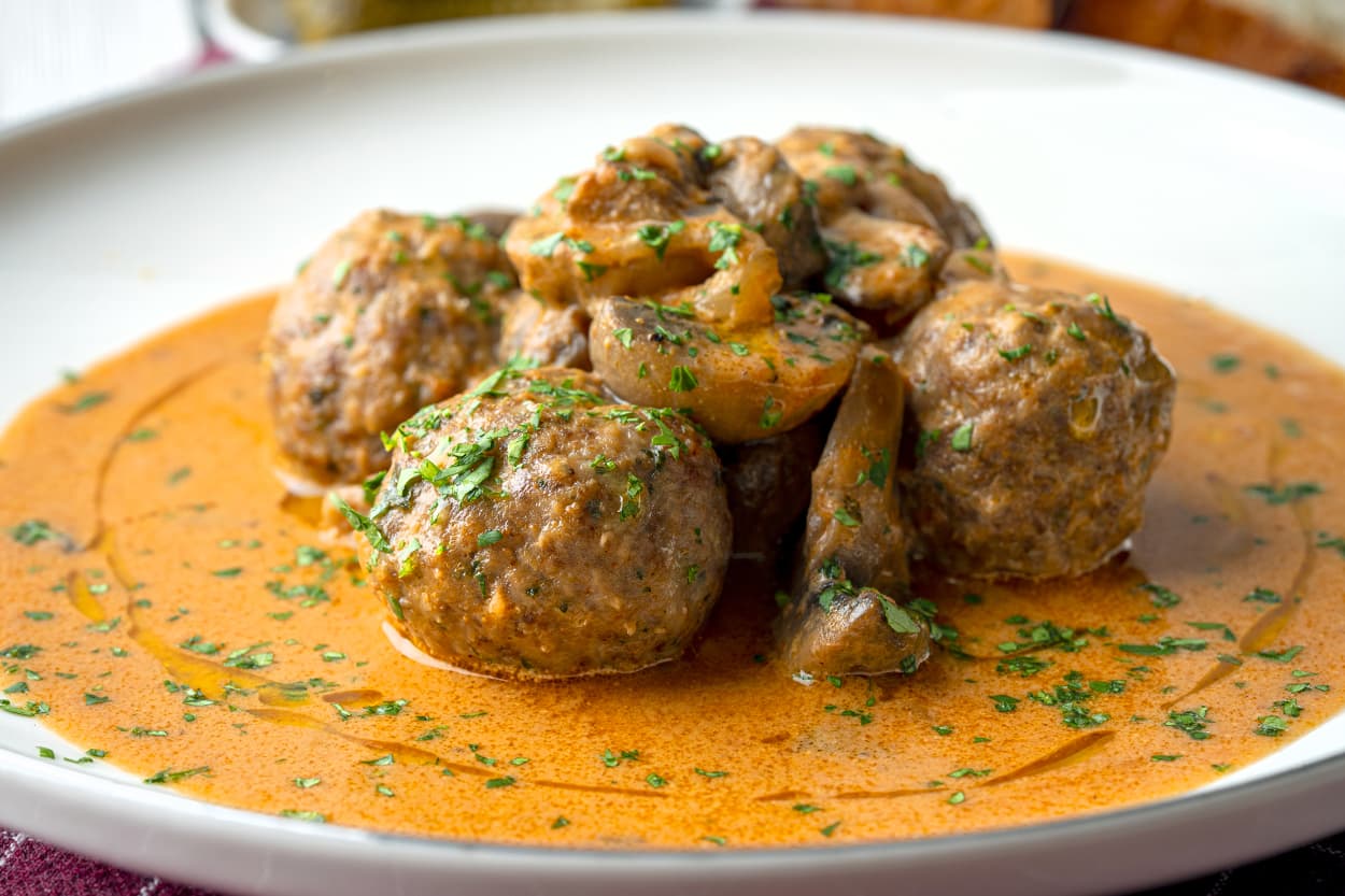 Kremalı Mantarlı Köfte