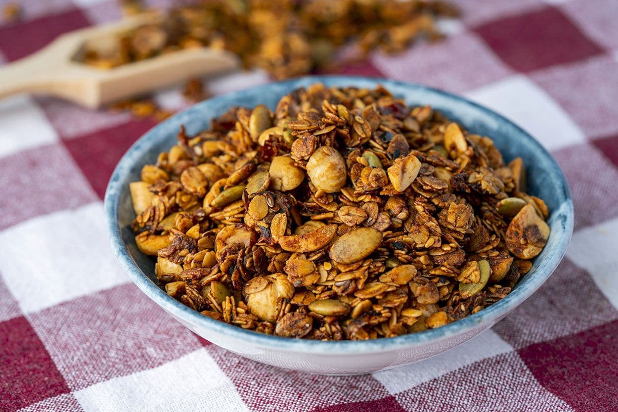 Ev Yapımı Tuzlu Granola