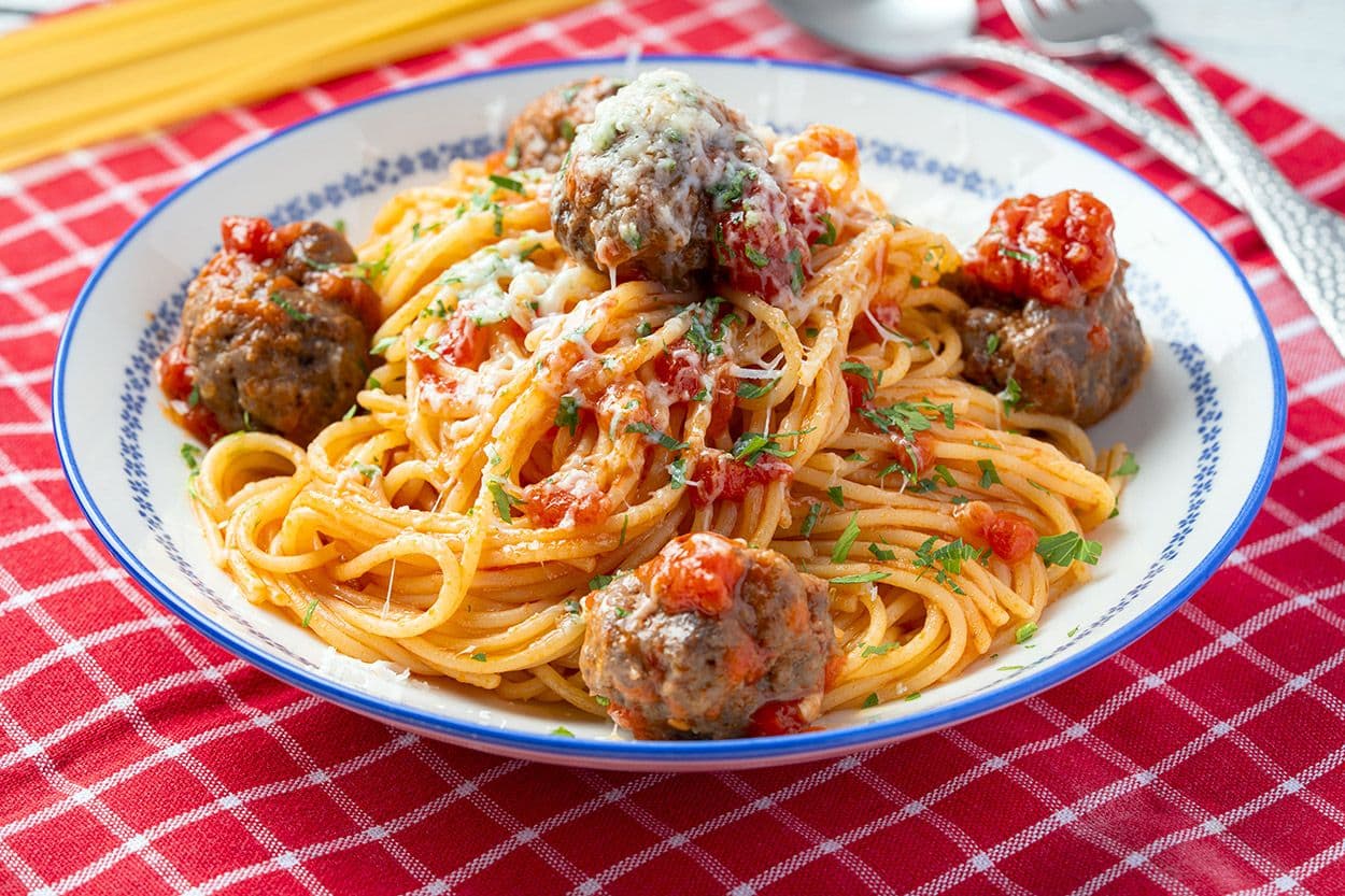 Köfteli Domatesli Spagetti