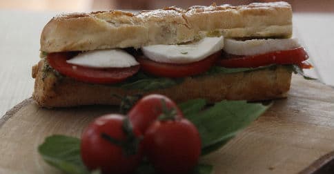 Mozzarella Sandviç