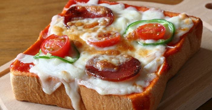 Tost Ekmeğinde Pizza