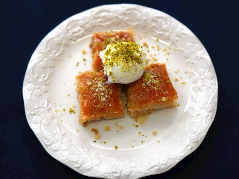 Hazır Yufkadan Kolay Baklava