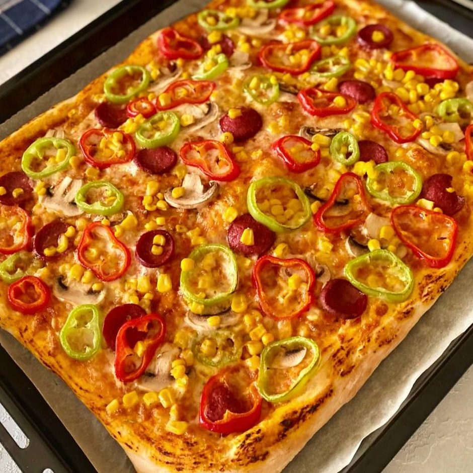 Ekmek Hamurundan Tepsi Pizzası tarifi