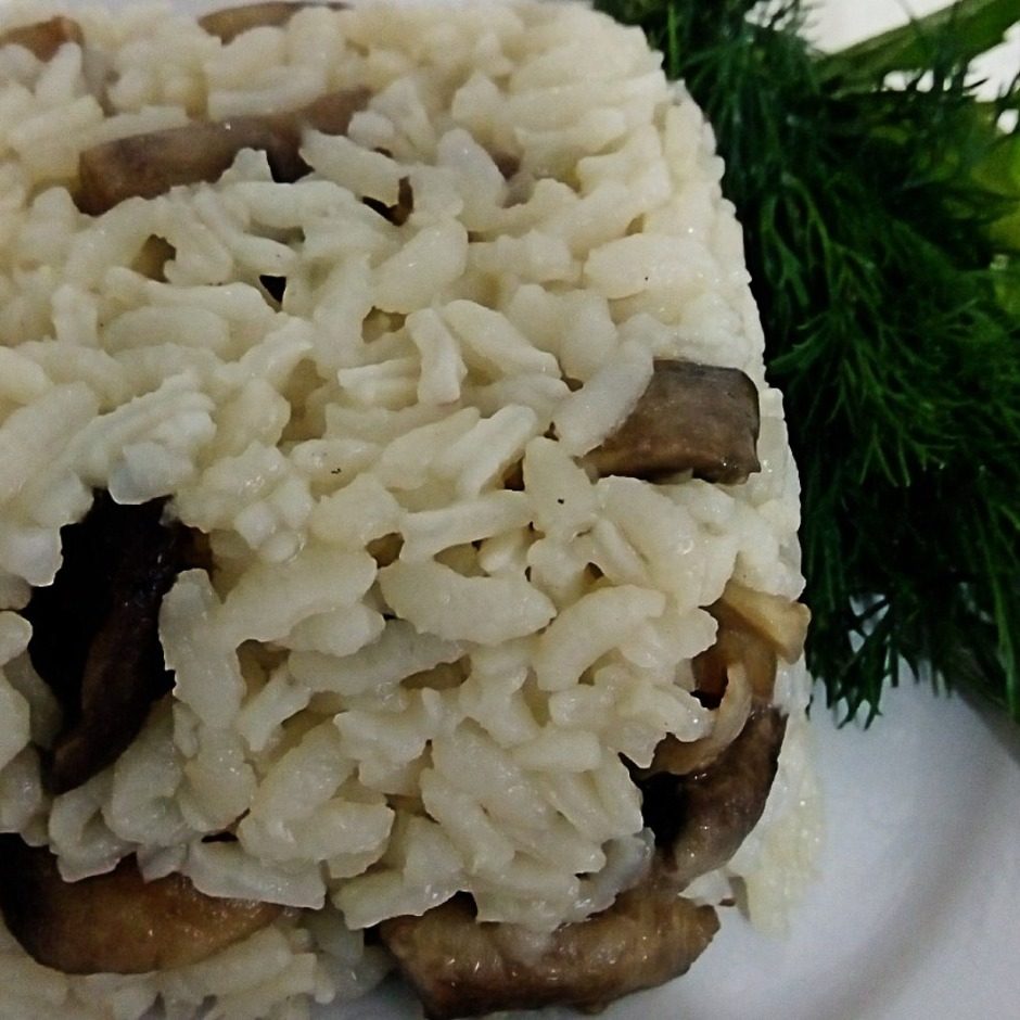 Sarımsaklı Mantarlı Pirinç Pilavı tarifi