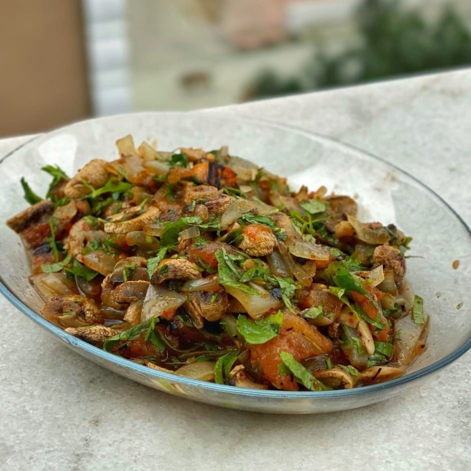 Közlenmiş Mantar Salatası tarifi