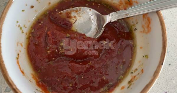 Ekmek Hamurundan Tepsi Pizzası recipe