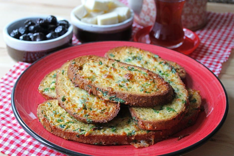 Fırında Yumurtalı Ekmek tarifi