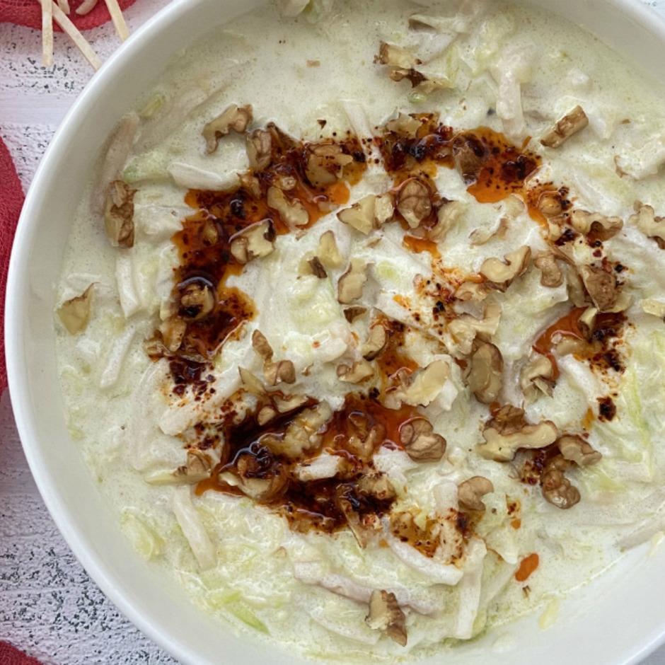 Erişteli Kabak Salatası