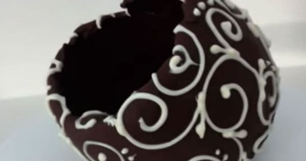 Beyaz Çikolata Soslu Dondurmalı Profiterol