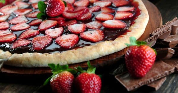 Bitter Çikolatalı, Çilekli Pizza