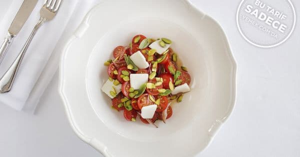 Fıstıklı Domates Salatası