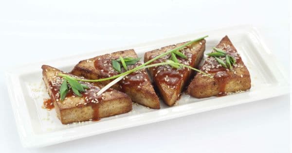 Soya Sosu ile Kızarmış Susamlı Tofu