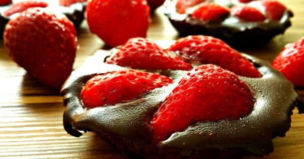 Çilekli Çikolatalı Mini Tart