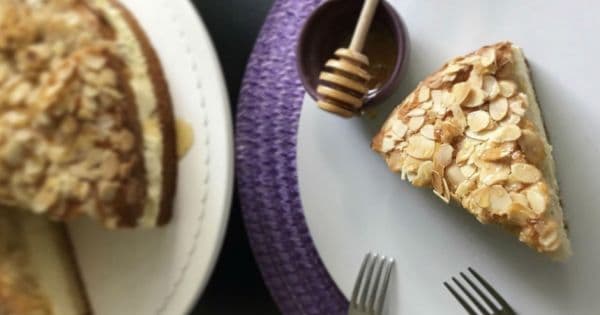 Ballı Bademli Alman Pastası