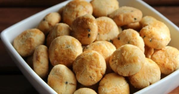 Çörek Otlu Tuzlu Minik Kurabiye