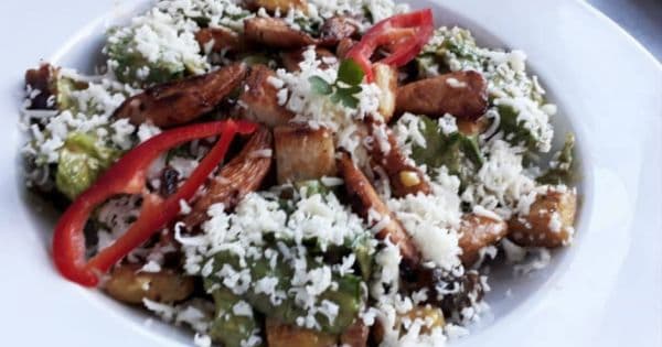 Hardal Soslu Tavuklu Salata